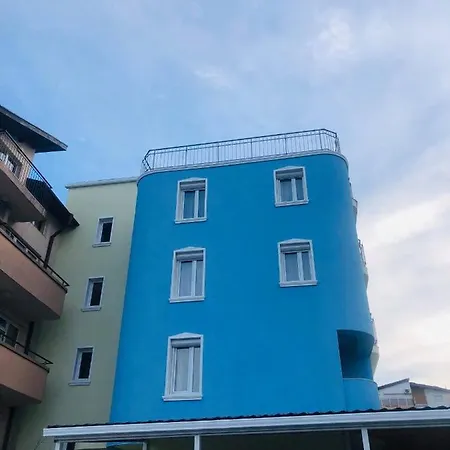 никола Хотел