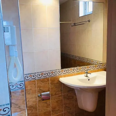 никола