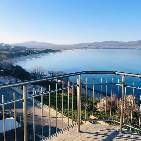 никола