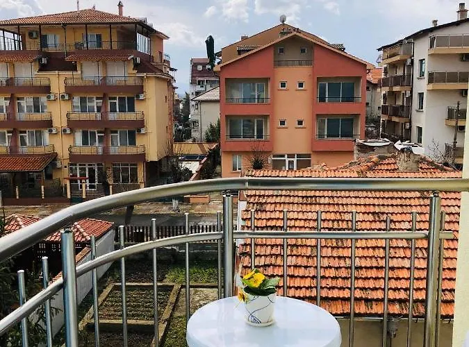 Отель Nikola- Family 2*